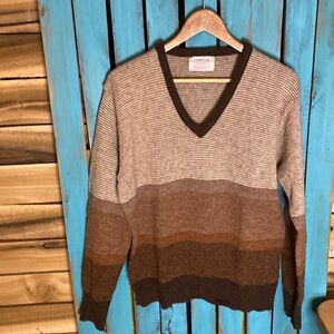 Vintage Career Club v neck sweater size Large tan and brown shades made in USA